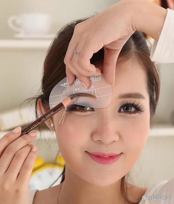化妆教程40岁淡妆,40岁女人化妆教程-第3张图片-美妆 化妆教程40岁淡妆,40岁女人化妆教程-第3张图片-美妆