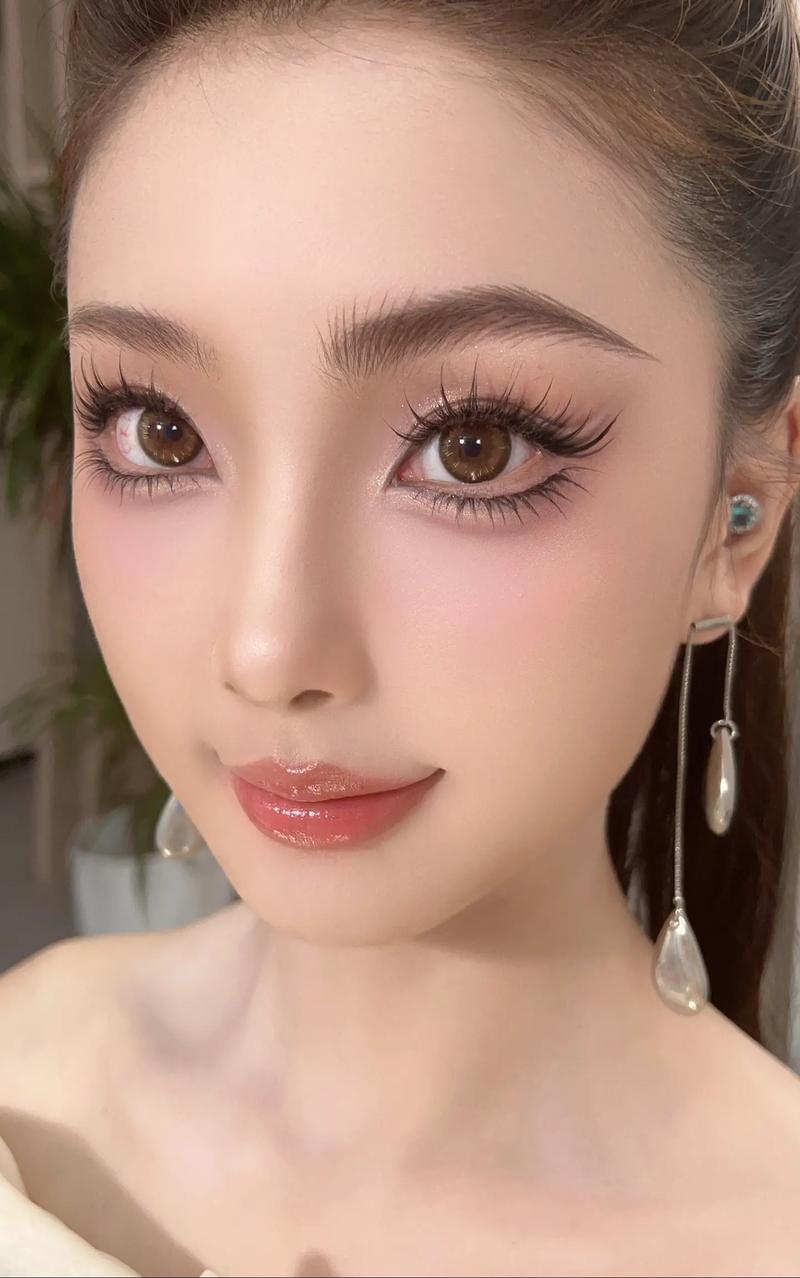 长脸化妆技巧教程新手(长脸化妆视频教程)-第7张图片-美妆 长脸化妆技巧教程新手(长脸化妆视频教程)-第7张图片-美妆