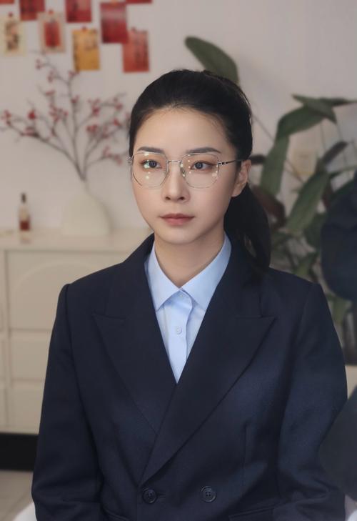 教师招聘面试淡妆化妆教程(教师面试化妆好还是不化妆好)-第7张图片-美妆 教师招聘面试淡妆化妆教程(教师面试化妆好还是不化妆好)-第7张图片-美妆