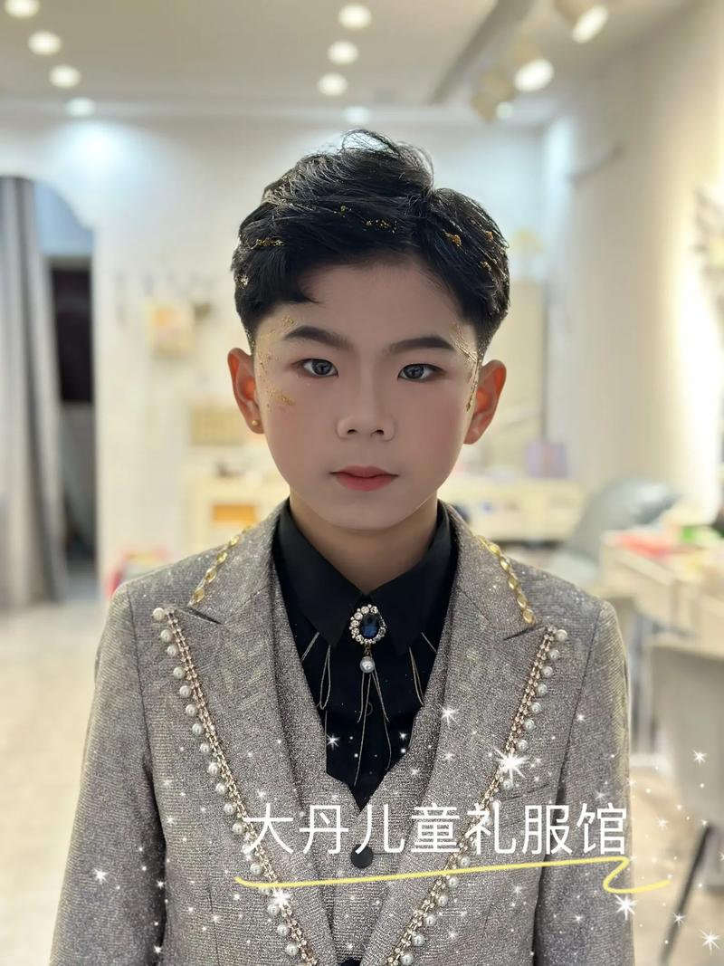 男的化妆教程淡妆(男化妆技巧)-第4张图片-美妆 男的化妆教程淡妆(男化妆技巧)-第4张图片-美妆