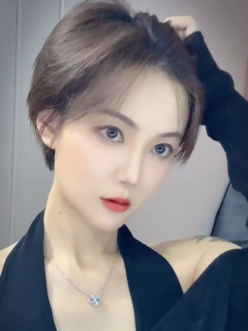 新手淡妆化妆教程短发（初学者淡妆化妆视频教程）