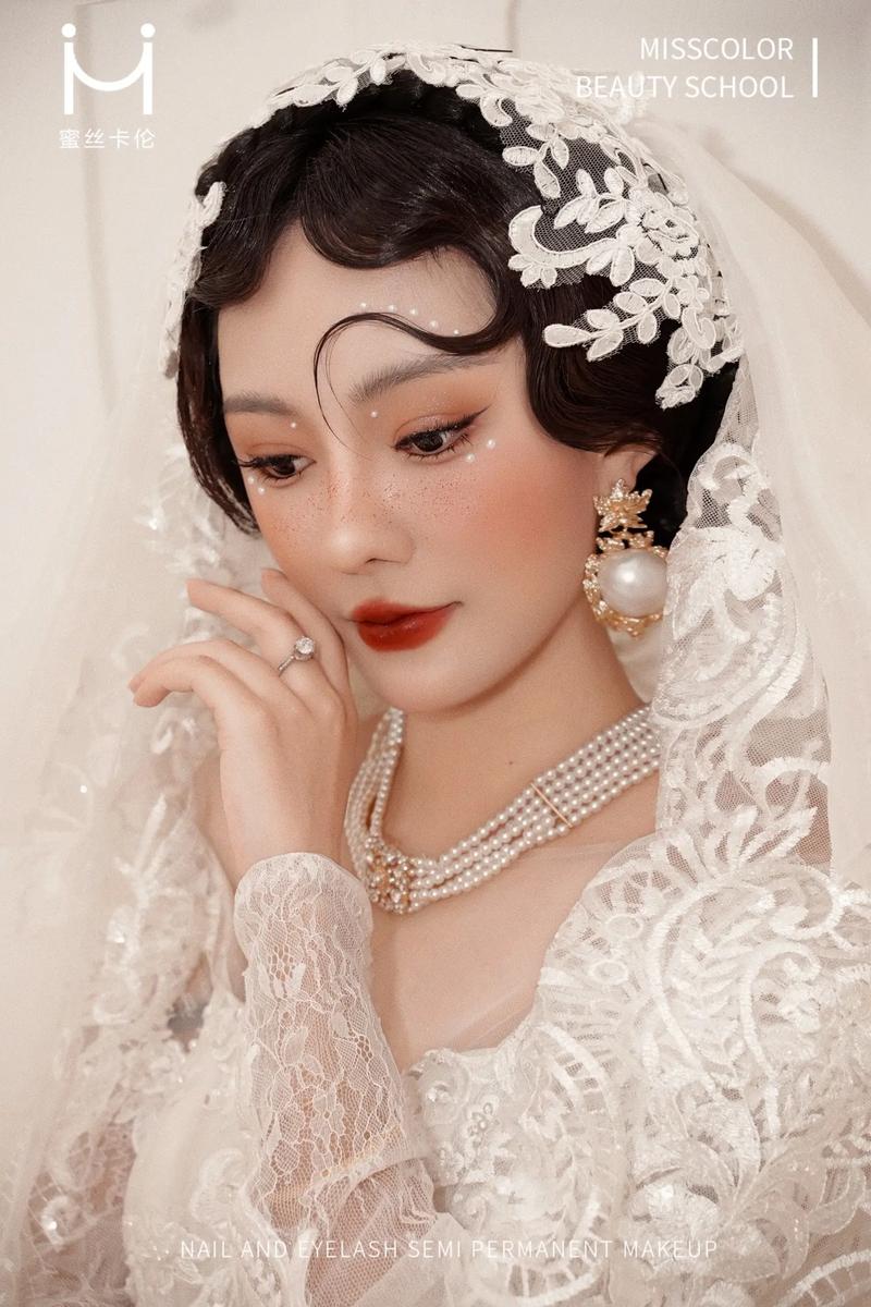 新手化妆复古教程,新手化妆复古教程视频-第7张图片-美妆 新手化妆复古教程,新手化妆复古教程视频-第7张图片-美妆