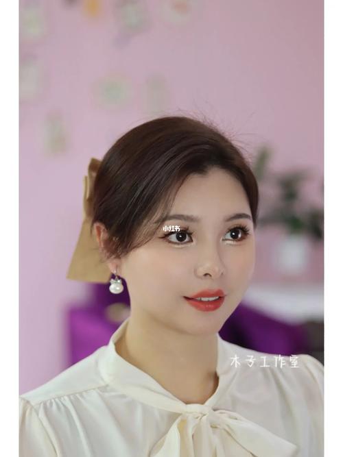 老师化妆教程淡妆发型,教师淡妆化妆步骤-第6张图片-美妆 老师化妆教程淡妆发型,教师淡妆化妆步骤-第6张图片-美妆