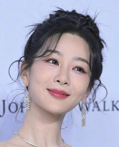 日常淡妆化妆教程胖妹妹,电脑怎么调整默认播放器-第4张图片-美妆 日常淡妆化妆教程胖妹妹,电脑怎么调整默认播放器-第4张图片-美妆
