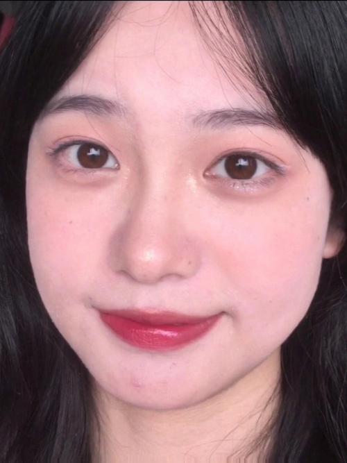 新手化妆精细教程(新手化妆的正确步骤视频)-第5张图片-美妆 新手化妆精细教程(新手化妆的正确步骤视频)-第5张图片-美妆