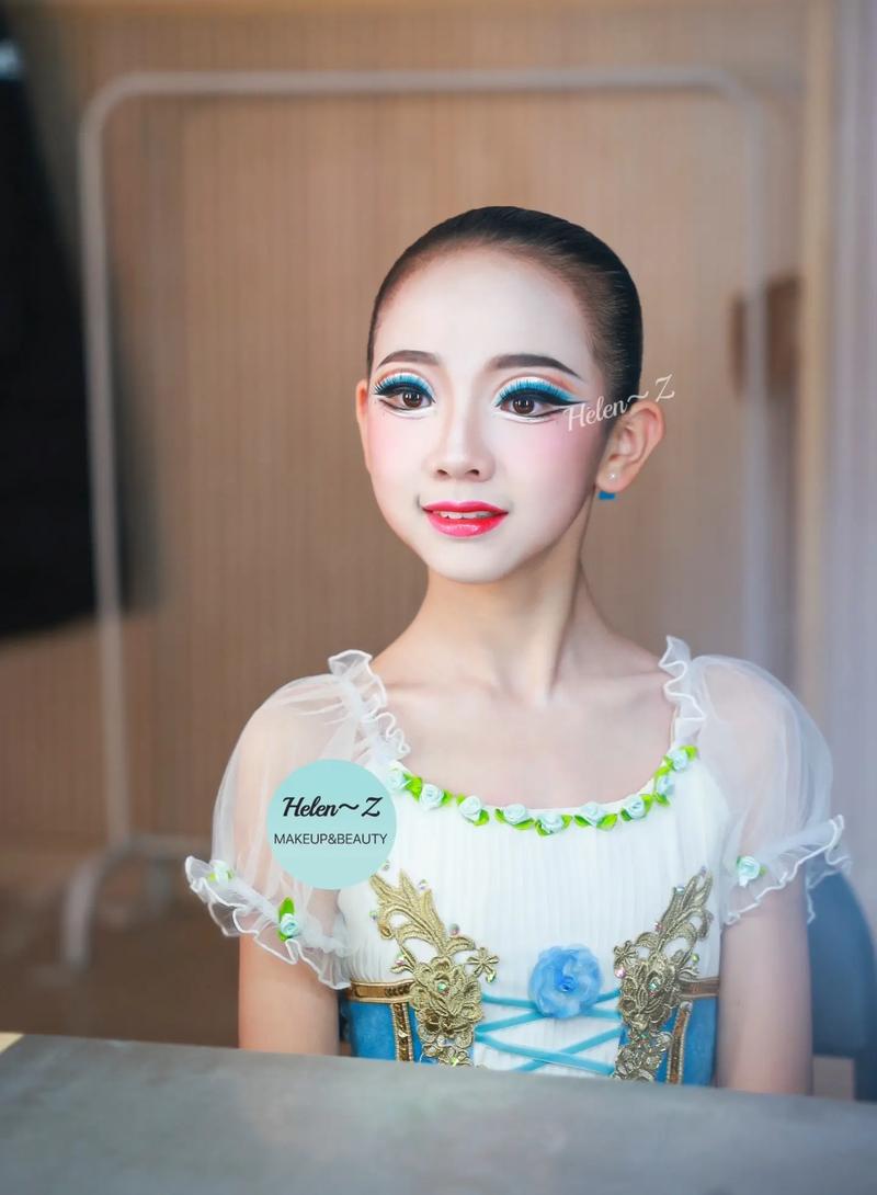 眼睛化妆教程学生淡妆(画眼睛化妆教程)-第2张图片-美妆 眼睛化妆教程学生淡妆(画眼睛化妆教程)-第2张图片-美妆