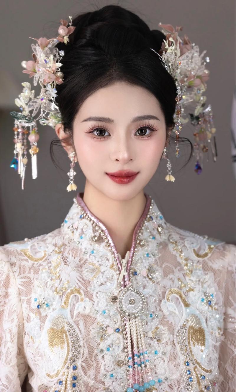 新娘淡妆化妆教程,新娘淡妆化妆教程图解-第2张图片-美妆 新娘淡妆化妆教程,新娘淡妆化妆教程图解-第2张图片-美妆