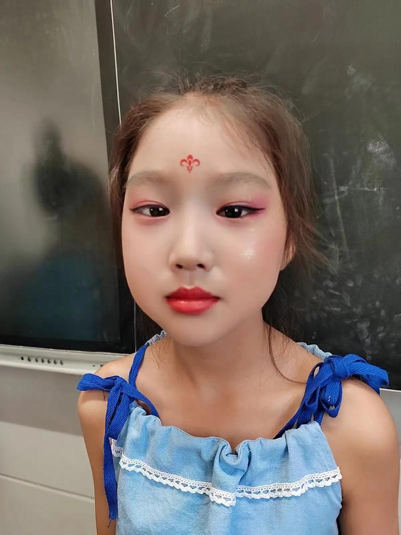 新手化妆教程搞笑版,新手化妆教程搞笑版图片-第6张图片-美妆