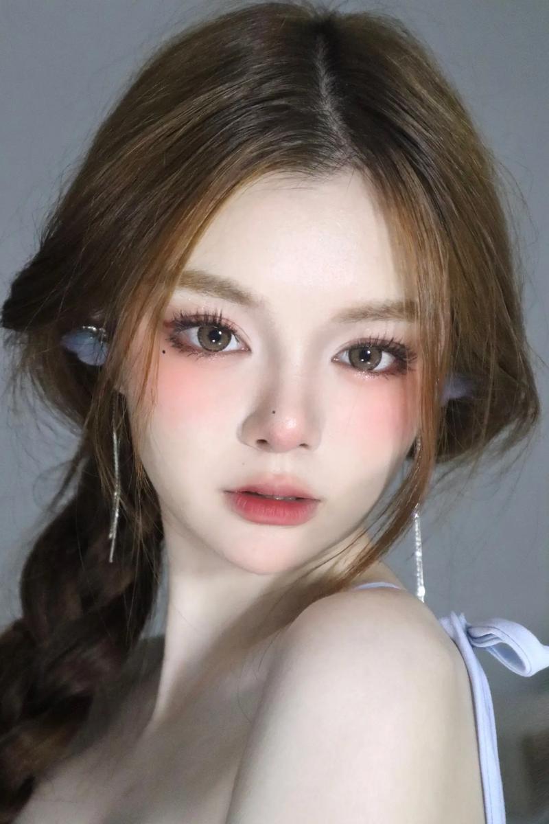 新手长圆脸化妆教程(圆脸化妆怎么化)-第4张图片-美妆 新手长圆脸化妆教程(圆脸化妆怎么化)-第4张图片-美妆