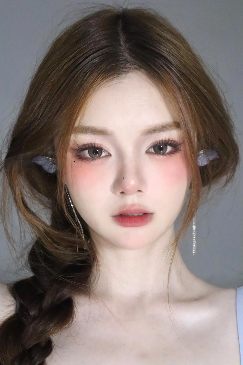 新手长圆脸化妆教程(圆脸化妆怎么化)-第5张图片-美妆 新手长圆脸化妆教程(圆脸化妆怎么化)-第5张图片-美妆