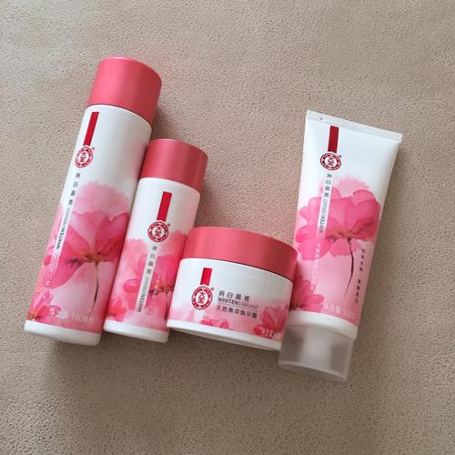 粉色化妆品水乳霜推荐,粉色水乳是什么品牌-第6张图片-美妆 粉色化妆品水乳霜推荐,粉色水乳是什么品牌-第6张图片-美妆