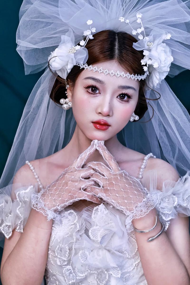 法式风化妆新手教程(法式妆容怎么画视频)-第4张图片-美妆 法式风化妆新手教程(法式妆容怎么画视频)-第4张图片-美妆
