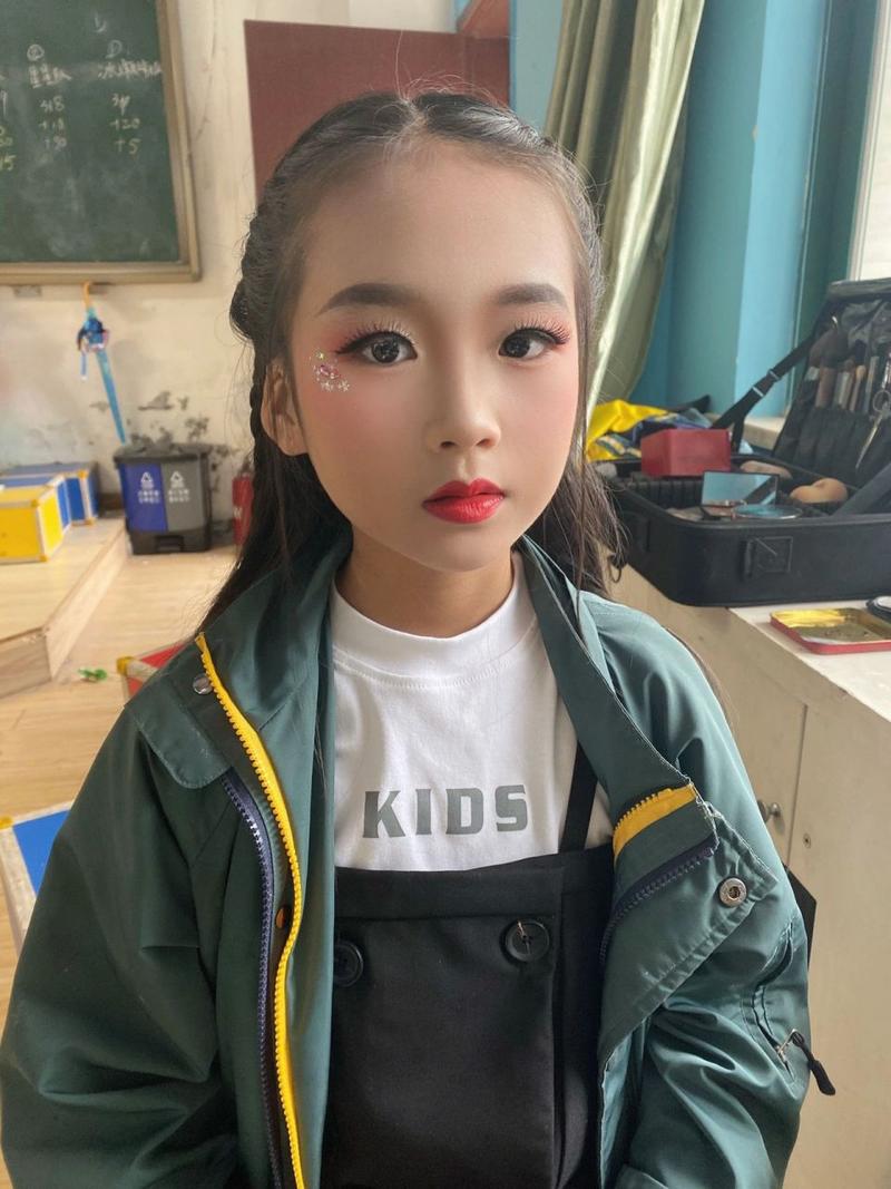 宝贝化妆教程淡妆怎么画（宝宝淡妆怎么画）