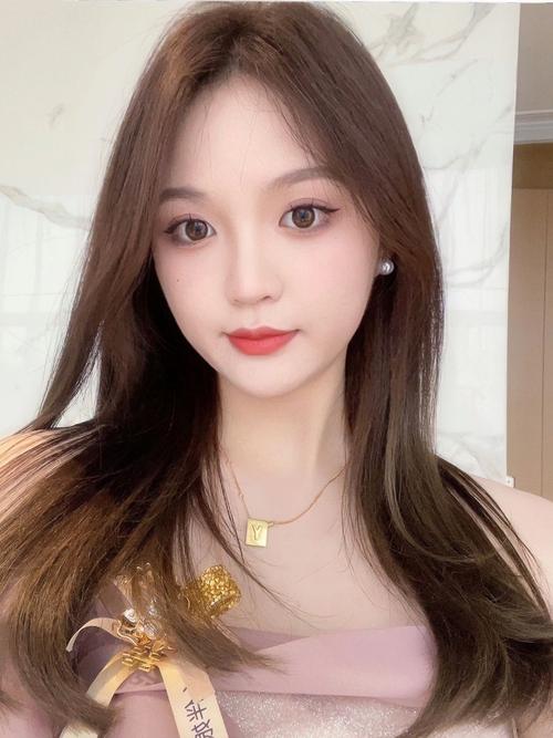 伴娘化妆淡妆教程,伴娘妆怎么画好看-第4张图片-美妆