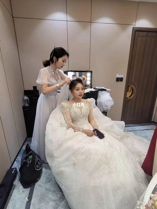 伴娘化妆淡妆教程,伴娘妆怎么画好看-第5张图片-美妆
