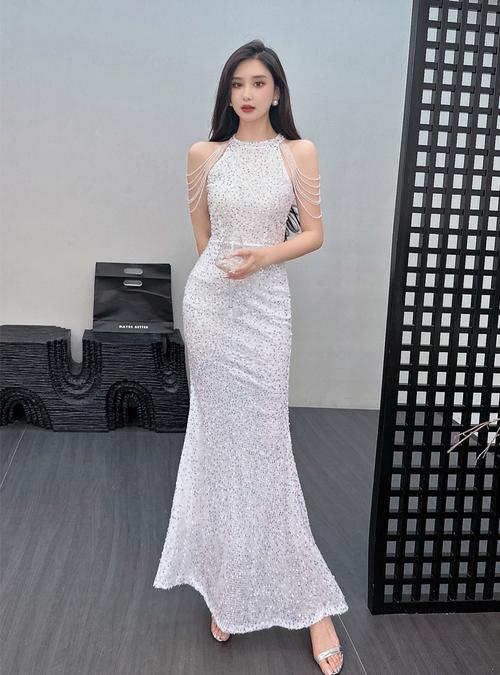 穿裙子化妆教程淡妆（裙子打扮）-第4张图片-美妆