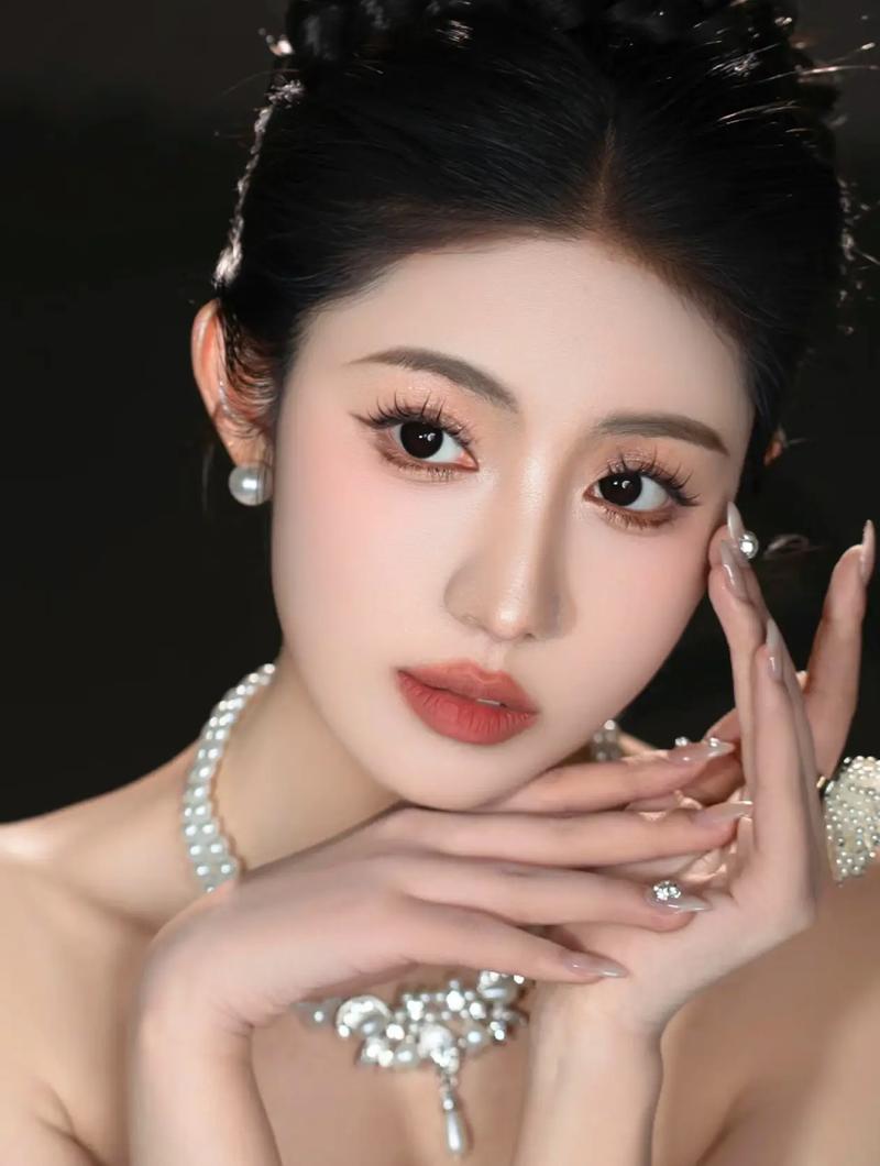 穿裙子化妆教程淡妆（裙子打扮）-第5张图片-美妆