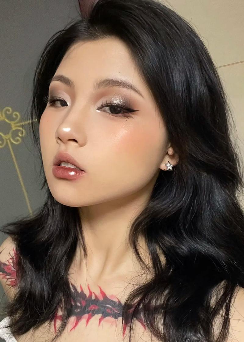 黑皮肤新手化妆步骤教程,黑皮肤妆容-第2张图片-美妆 黑皮肤新手化妆步骤教程,黑皮肤妆容-第2张图片-美妆