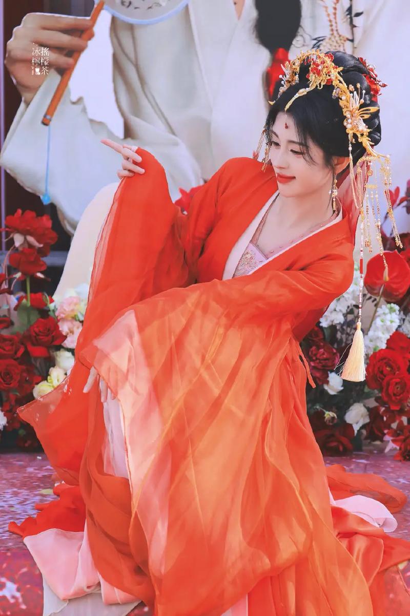 穿汉服化妆教程淡妆(穿汉服化什么妆好看)-第2张图片-美妆 穿汉服化妆教程淡妆(穿汉服化什么妆好看)-第2张图片-美妆