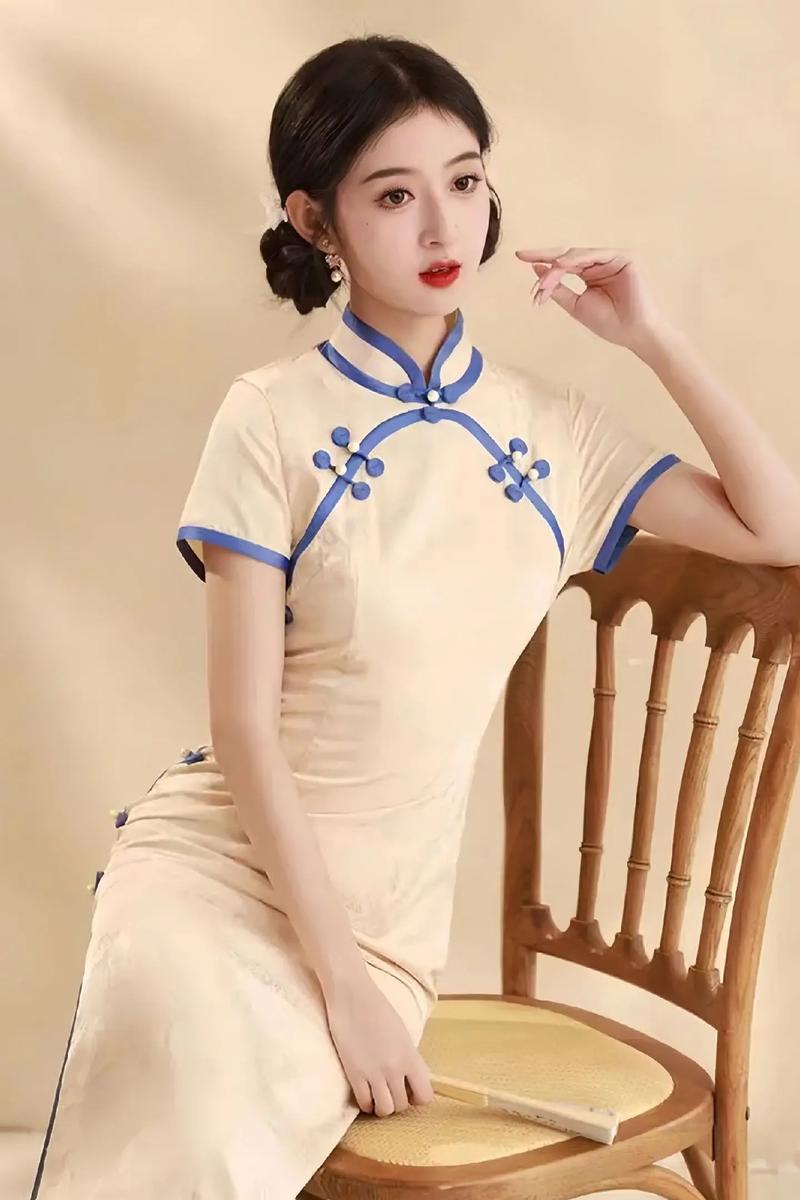 旗袍淡妆教程日常化妆,旗袍妆容教程-第4张图片-美妆 旗袍淡妆教程日常化妆,旗袍妆容教程-第4张图片-美妆