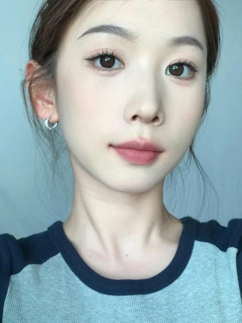 日常淡妆化妆教程无眼影(淡妆不画眼影行吗)-第6张图片-美妆 日常淡妆化妆教程无眼影(淡妆不画眼影行吗)-第6张图片-美妆