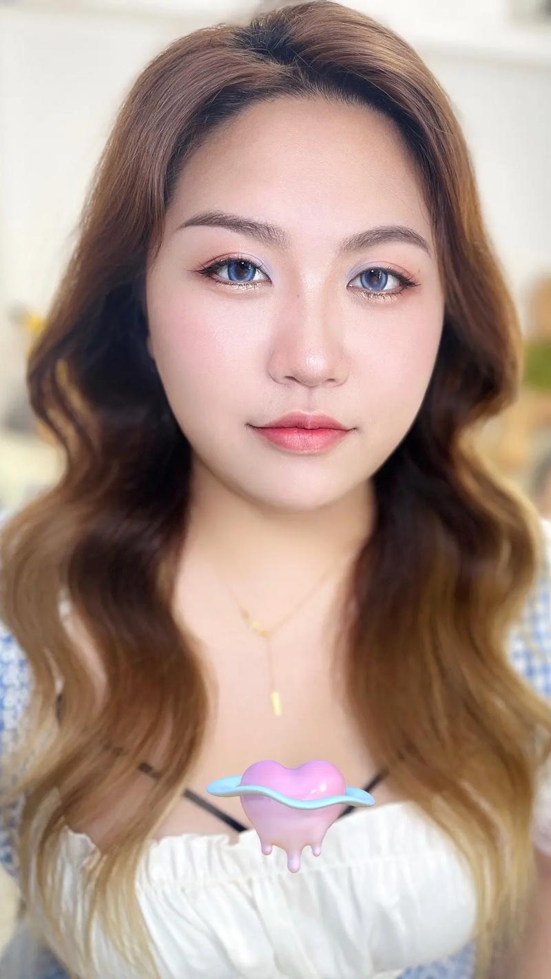 胖脸化妆教程新手,胖脸如何化妆成瘦脸-第2张图片-美妆 胖脸化妆教程新手,胖脸如何化妆成瘦脸-第2张图片-美妆
