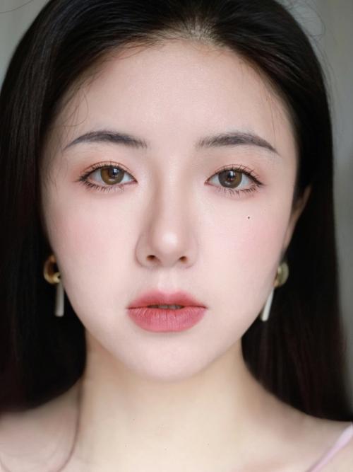 方圆脸怎么化妆教程淡妆,方圆脸怎么化妆教程淡妆好看