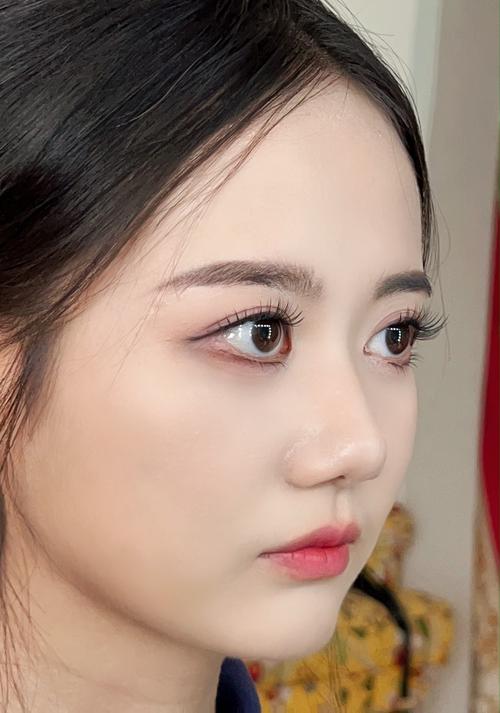 方圆脸怎么化妆教程淡妆,方圆脸怎么化妆教程淡妆好看-第6张图片-美妆 方圆脸怎么化妆教程淡妆,方圆脸怎么化妆教程淡妆好看-第6张图片-美妆