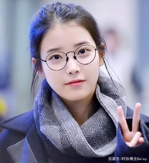 圆框眼镜淡妆化妆教程(圆框眼镜淡妆化妆教程图片)-第2张图片-美妆 圆框眼镜淡妆化妆教程(圆框眼镜淡妆化妆教程图片)-第2张图片-美妆